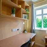Spacious 4-bedroom Townhouse - Sleeps 8 * גלוואיי