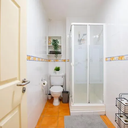 Holiday home 107 - Spacious Townhouse By Shortstays *