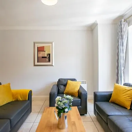 Holiday home 107 - Spacious Townhouse By Shortstays