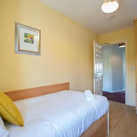 Prázdninový dům Spacious 4-bedroom Townhouse - Sleeps 8 - Parking Galway