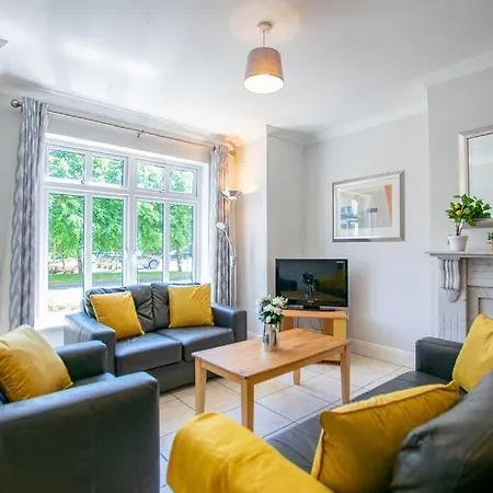 107 - Spacious Townhouse By Shortstays Holiday home