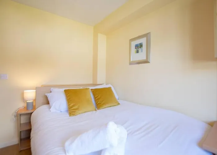 Spacious 4-Bedroom Townhouse - Sleeps 8