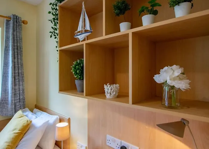 107 - Spacious Townhouse By Shortstays