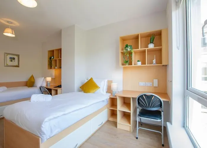 107 - Spacious Townhouse By Shortstays